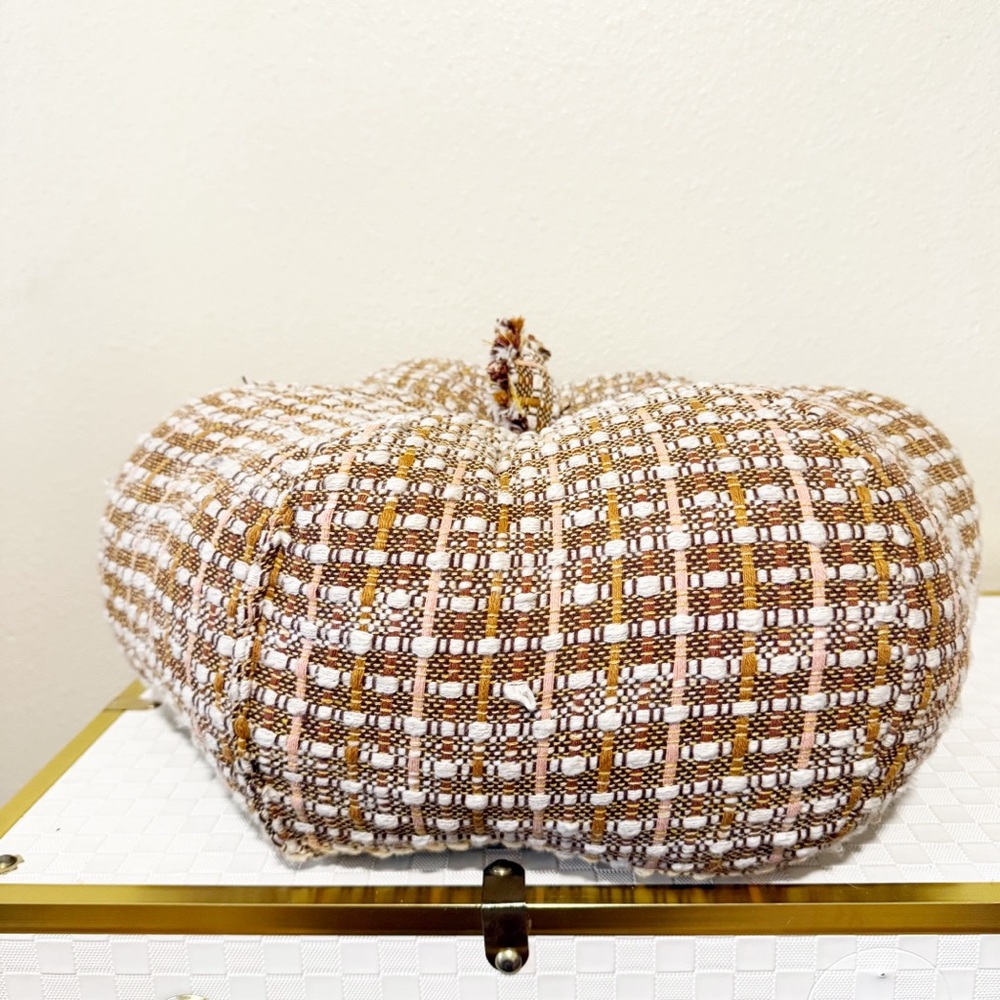 At Home Yarn Dyed Woven Pumpkin Shaped Boucle Tweed Throw Pillow NEW - Picture 14 of 15